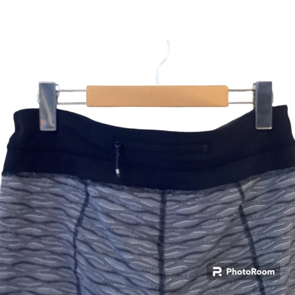 COPY - Lululemon Run: Inspire Crop II * All Luxtreme -Size 10 - Picture 5 of 8